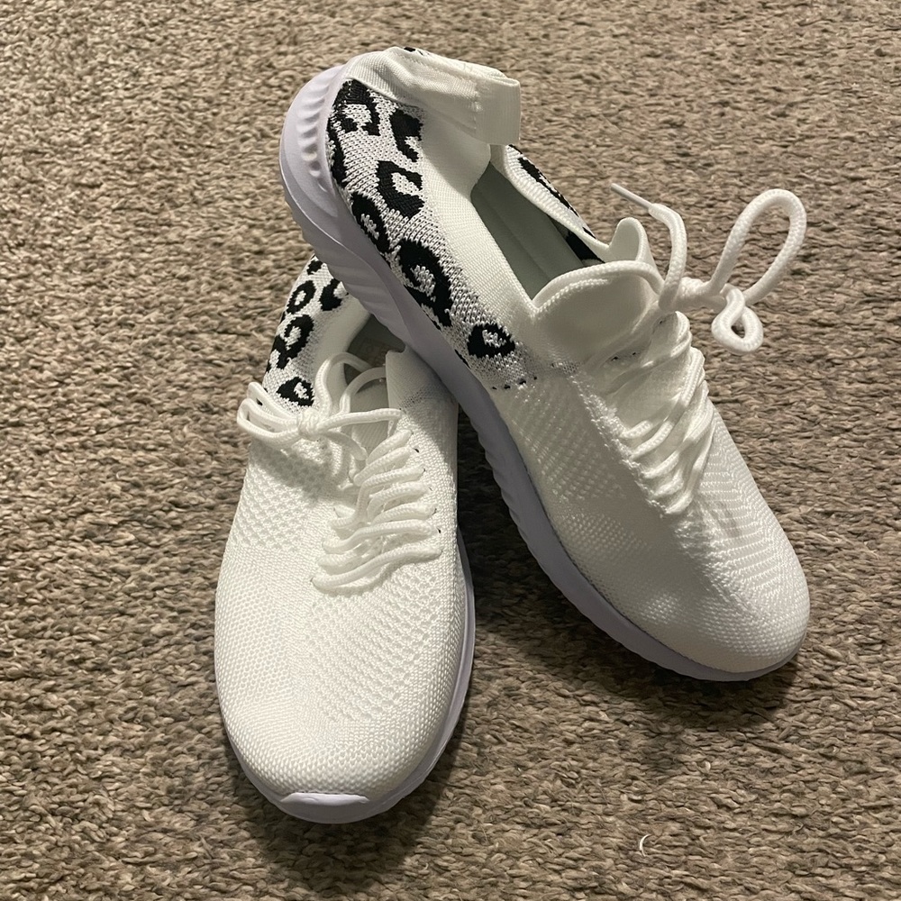 Brand new Casual sneaker/shoes - Picture 1 of 9